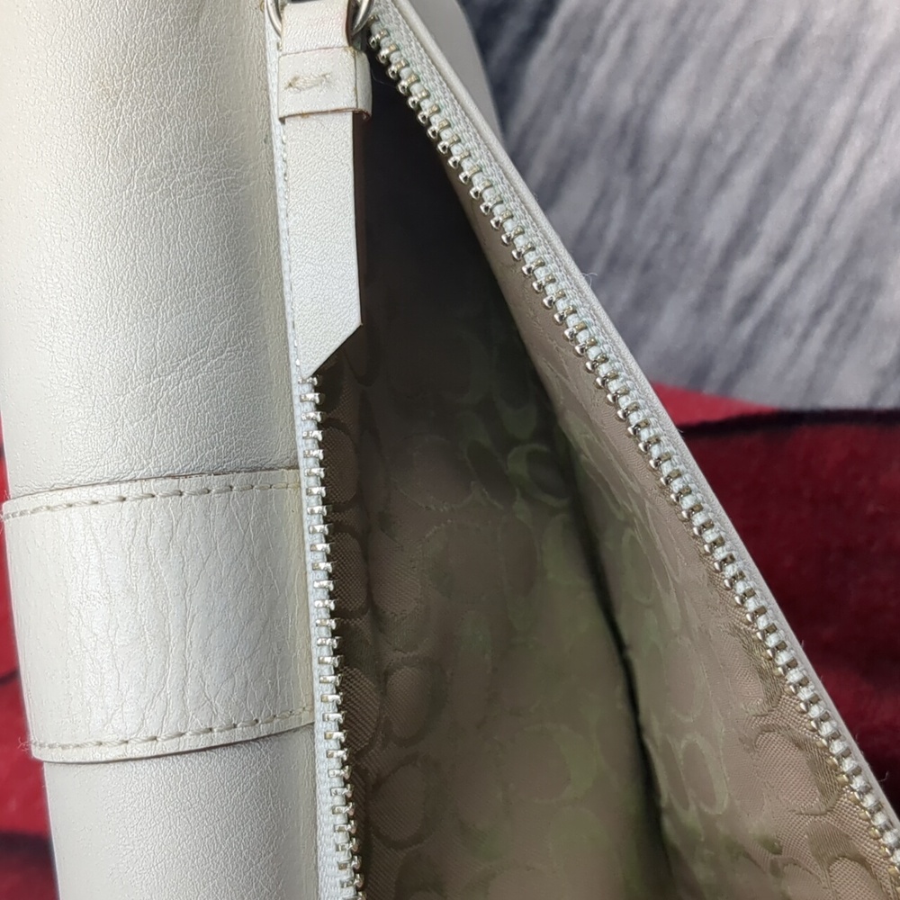 Coach Vintage Trifold Wallet - Picture 6 of 15